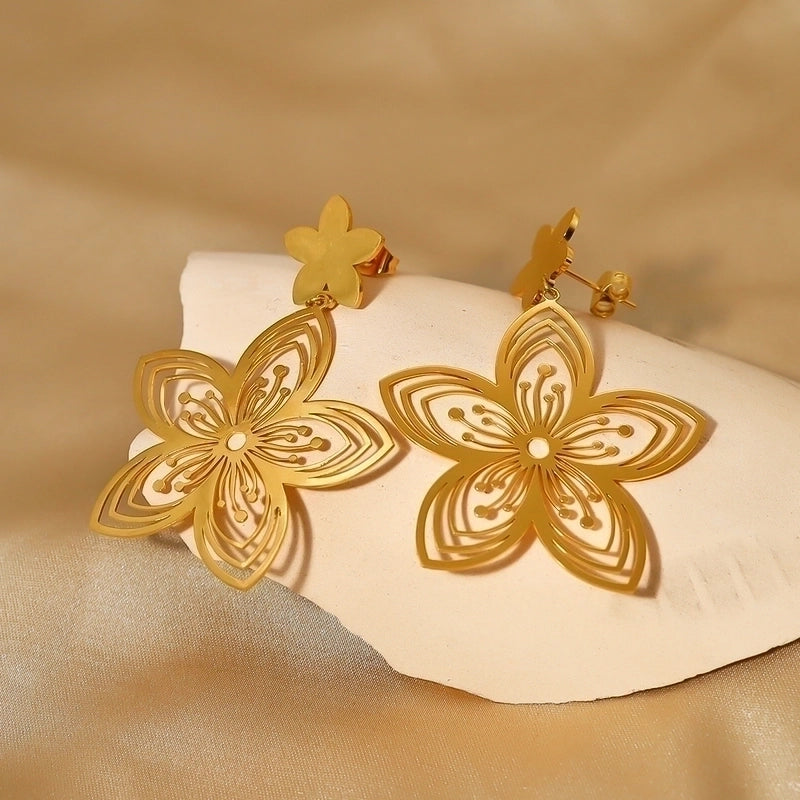 18 / Edelstahl Ohrstecker goldfarbig Flower Power Style