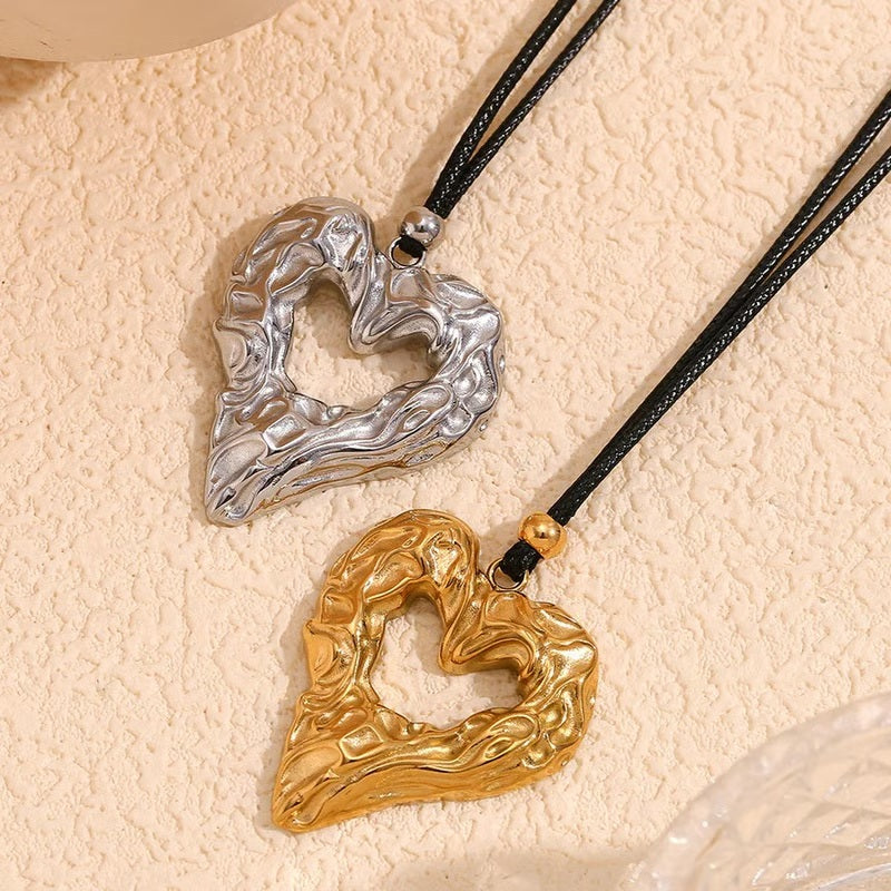 265 / Edelstahl Halskette rustikales Herz mit Kunstlederband silber- oder goldfarbig