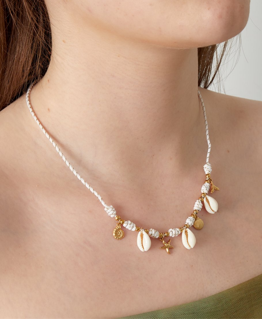 67 / Halskette Muschel Charm Ozeanstyle goldfarbig / weiß