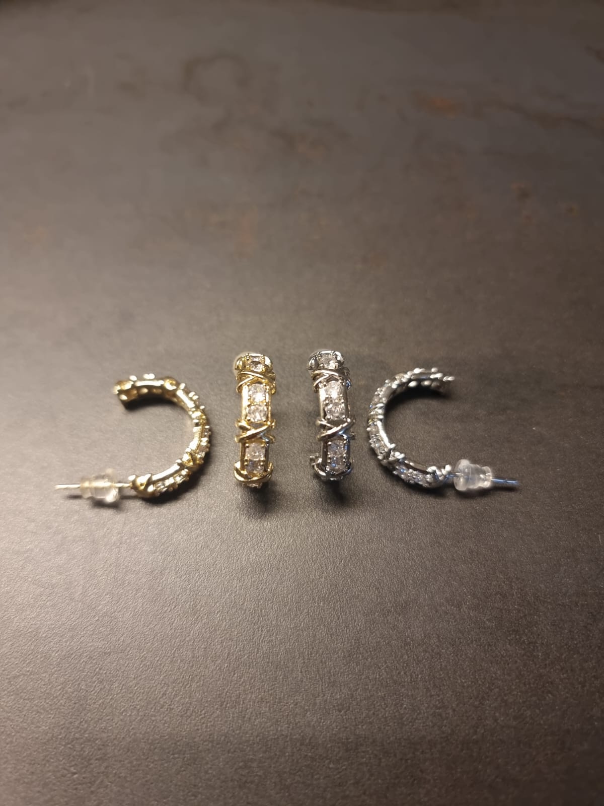 35 / Edelstahl Ohrstecker Creolen Style mit Zirkonia silber- oder goldfarbig
