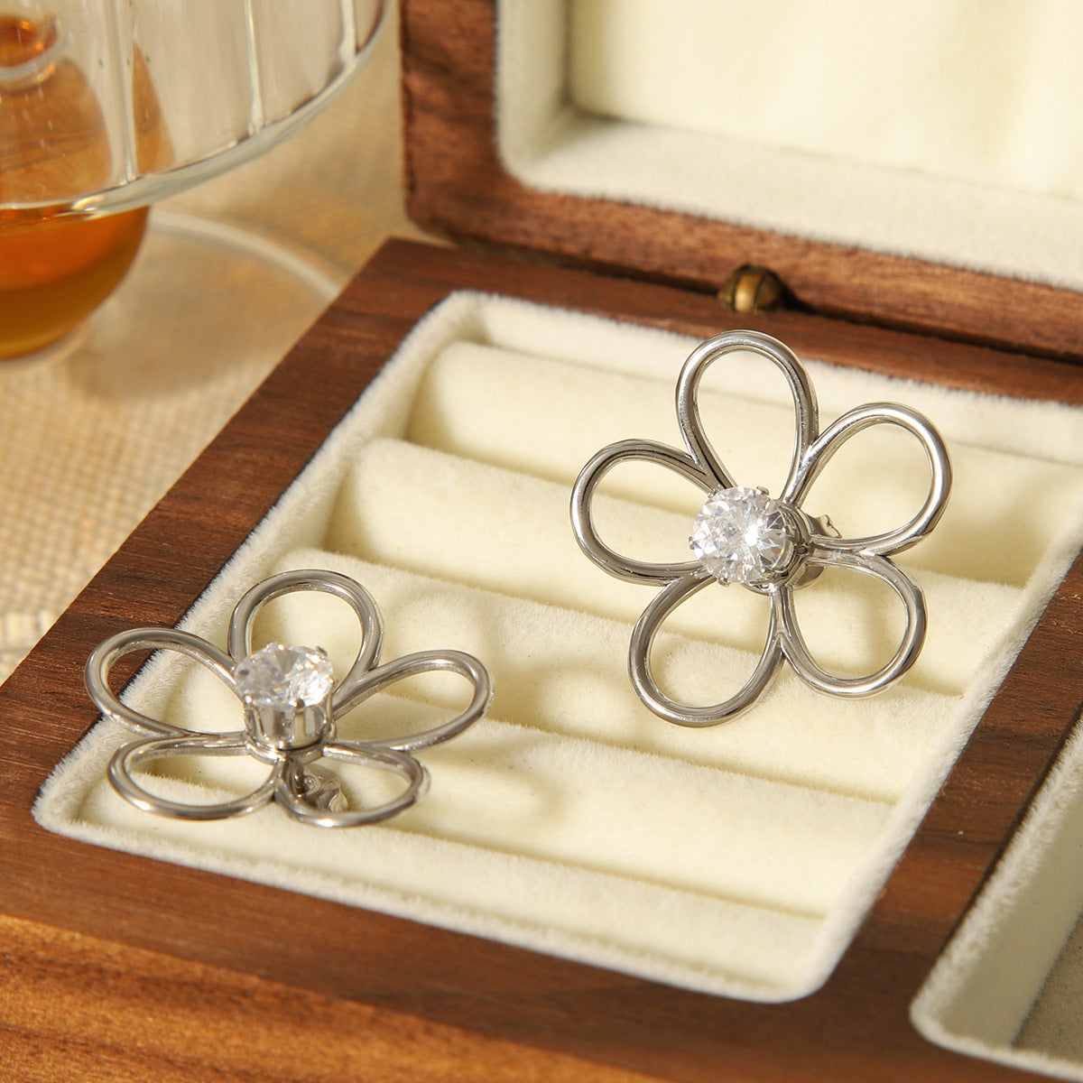 50 / Edelstahl Ohrstecker silberfarbig Flowerpowerstyle