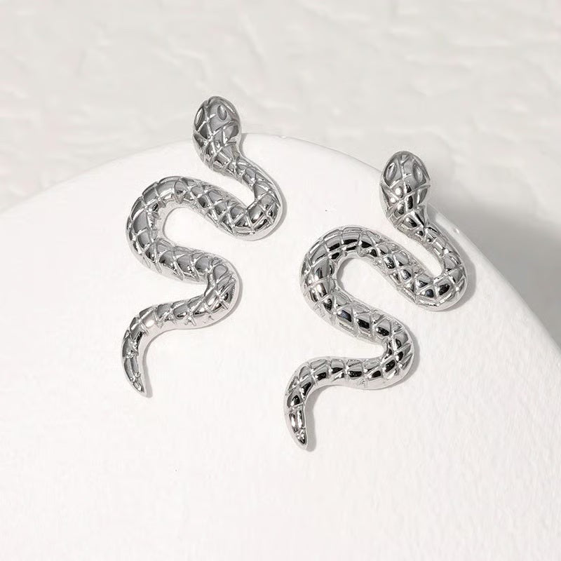 545 / Edelstahl Ohrstecker silber- oder goldfarbig Snake
