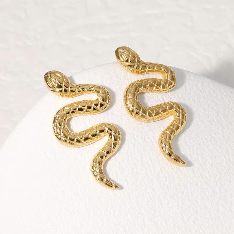 545 / Edelstahl Ohrstecker silber- oder goldfarbig Snake