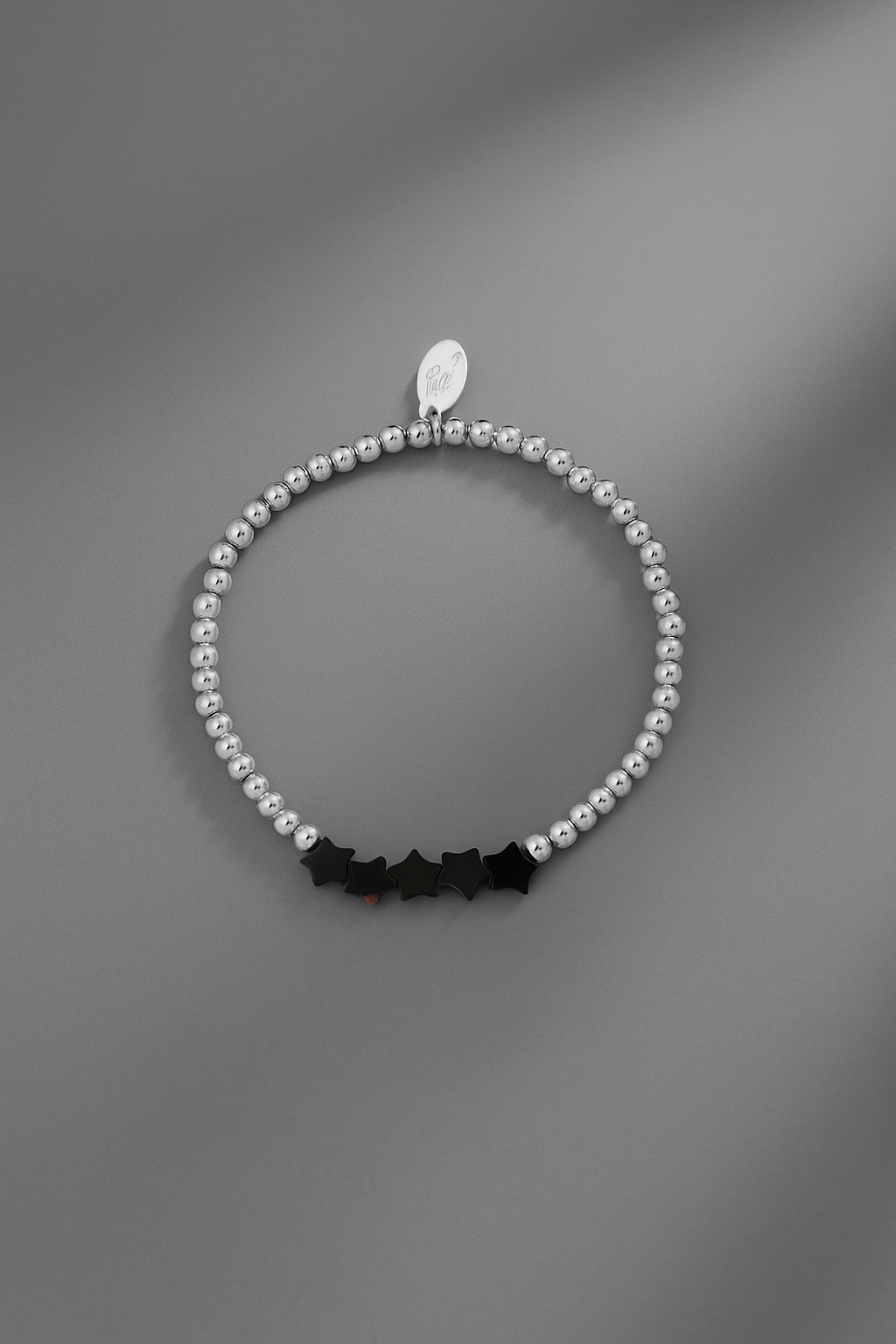 76 / Edelstahl Armband silberfarbig mit schwarzen Sternen