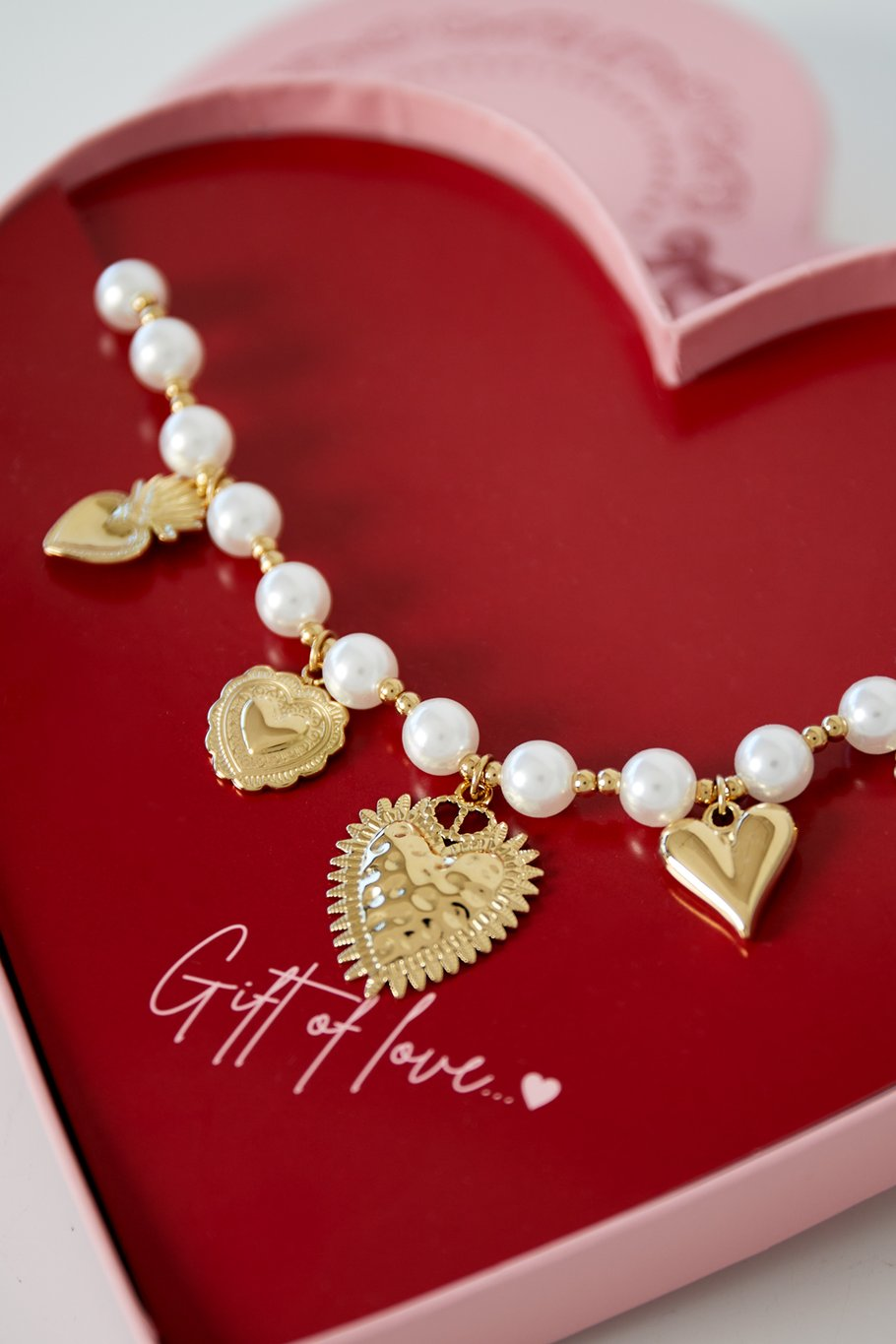 74 / Edelstahl Perlen Halskette mit Charms goldfarbig und Herz Verpackung