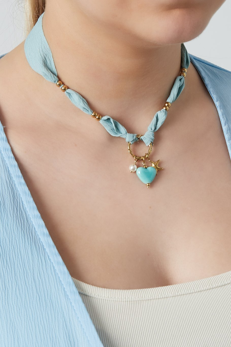 68 / Tuchkette lightblue mit Herzanhänger aus Edelstahl goldfarbig
