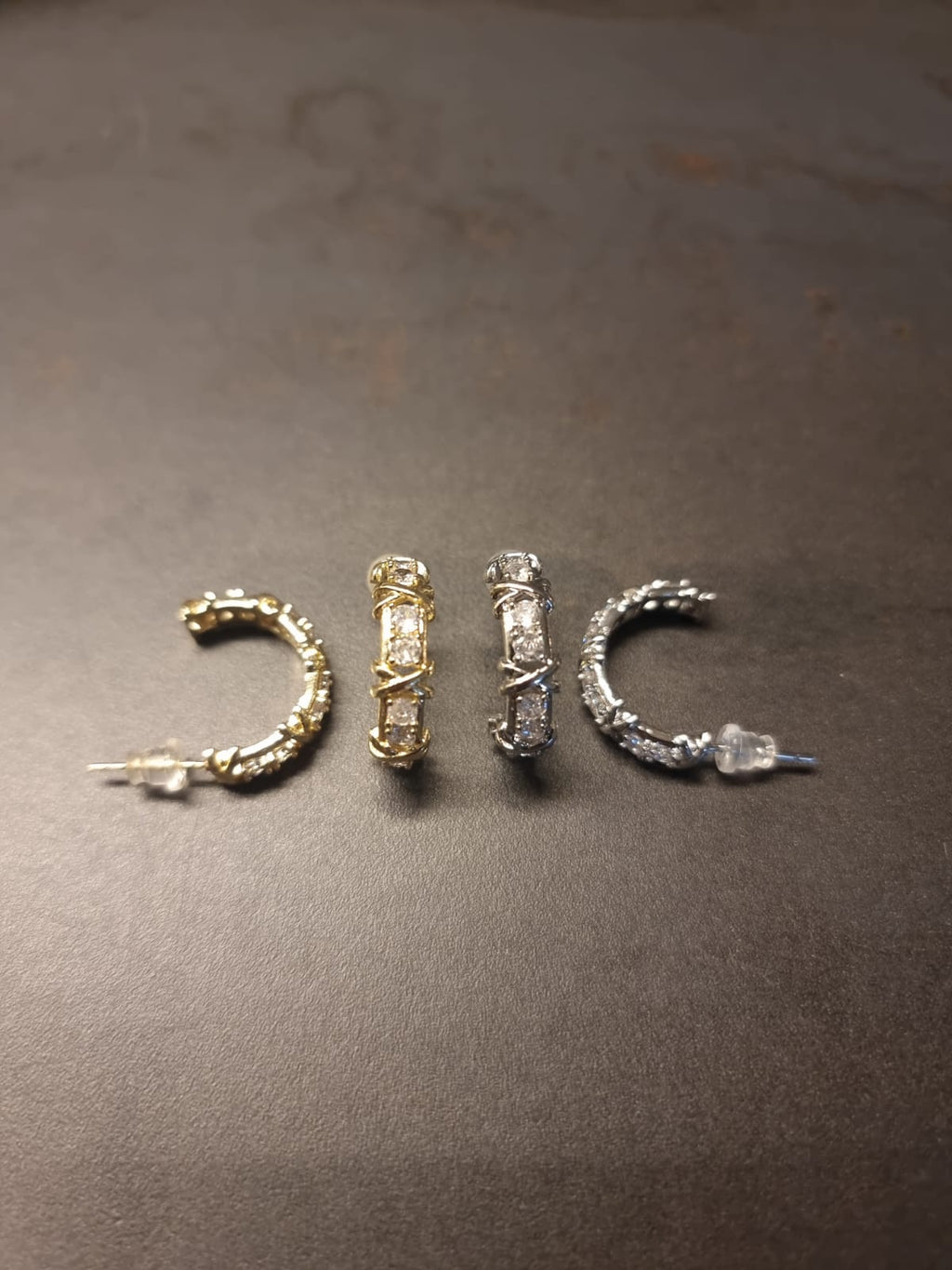 35 / Edelstahl Ohrstecker Creolen Style mit Zirkonia silber- oder goldfarbig